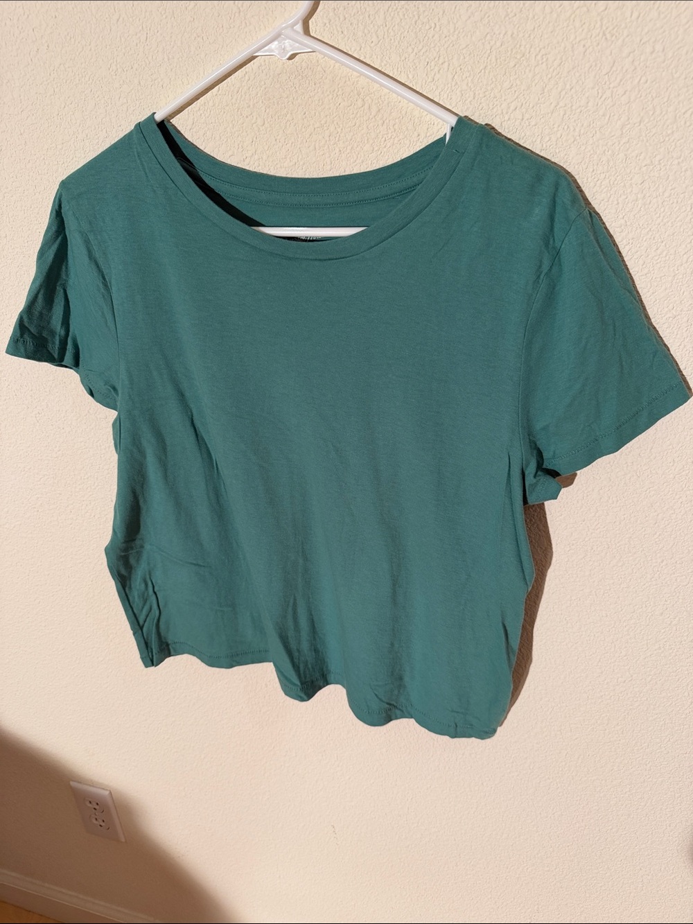 Women’s Universal Thread Short Sleeve Crewneck Tee